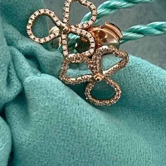 Tiffany & Co 18K rose gold and diamond paper flower earrings - Picture 7 of 15